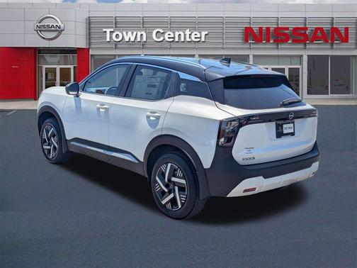 2t Wht Blk Roof 2026 Nissan Kicks SV