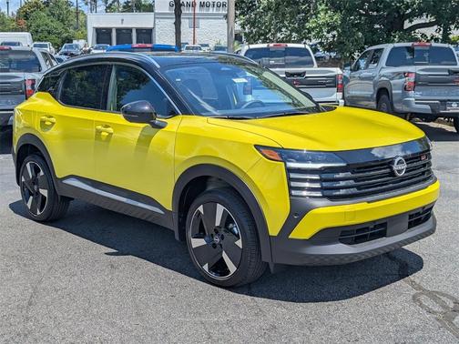 2025 Nissan Kicks SR