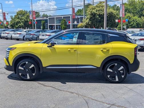 2025 Nissan Kicks SR