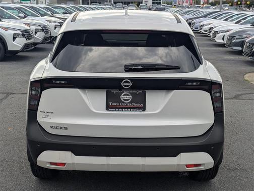 2025 Nissan Kicks SV