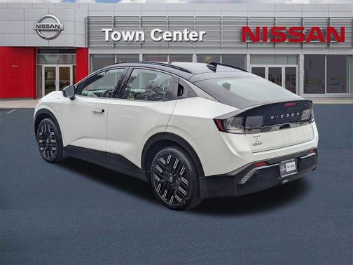 White / Black 2026 Nissan Leaf PLATINUM+
