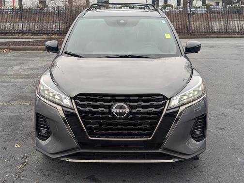 2022 Nissan Kicks SR