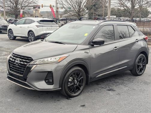 2022 Nissan Kicks SR