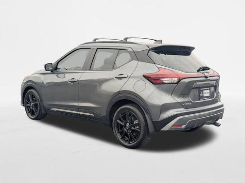 2022 Nissan Kicks SR