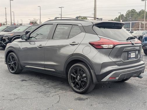 2022 Nissan Kicks SR