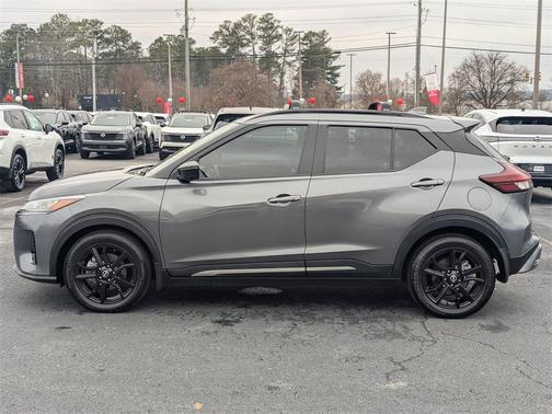 2022 Nissan Kicks SR