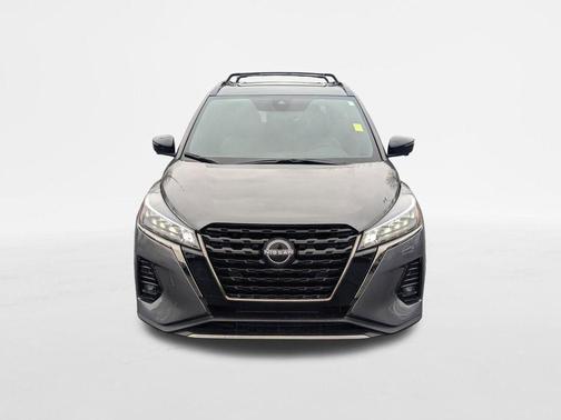 2022 Nissan Kicks SR