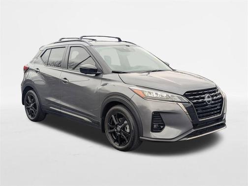 2022 Nissan Kicks SR