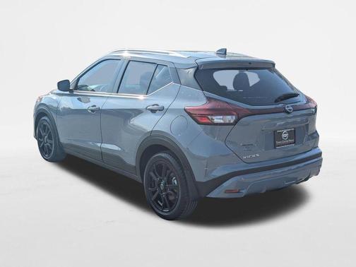 Boulder Gray Pearl 2022 Nissan Kicks SV
