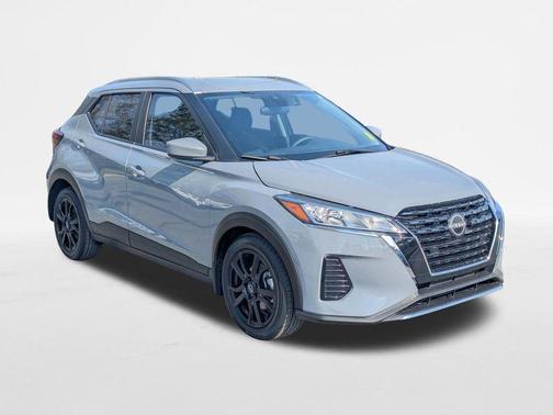 Boulder Gray Pearl 2022 Nissan Kicks SV