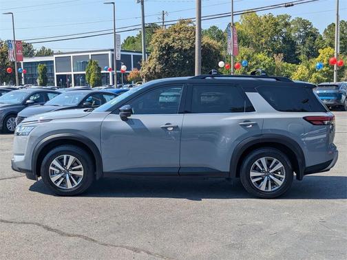 2022 Nissan Pathfinder SL