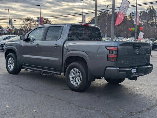 2024 Nissan Frontier SV