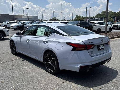 2025 Nissan Altima SR