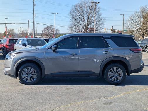 2024 Nissan Pathfinder S