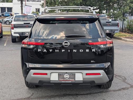 2024 Nissan Pathfinder SL
