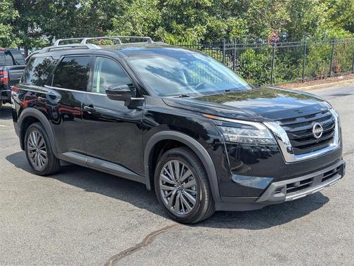 2024 Nissan Pathfinder SL