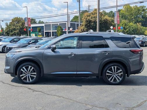 2025 Nissan Pathfinder Platinum