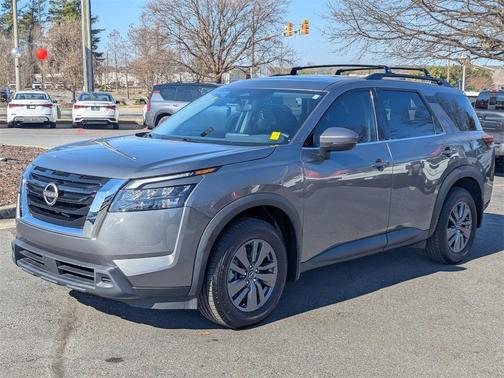 2024 Nissan Pathfinder SV