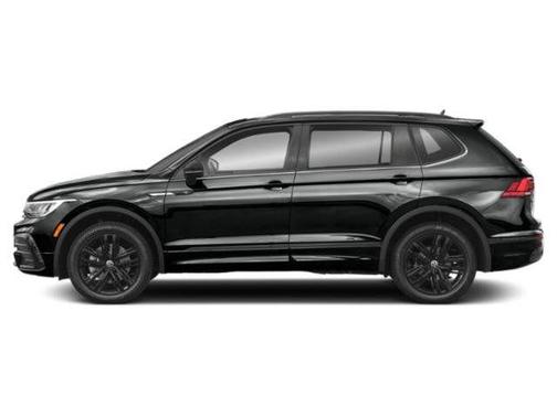 Oryx White Pearl Effect 2022 Volkswagen Tiguan 2.0T SE R-Line Black
