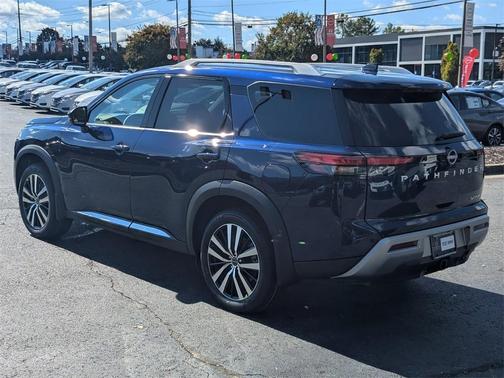 2025 Nissan Pathfinder Platinum