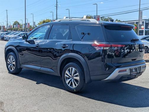 2025 Nissan Pathfinder SL