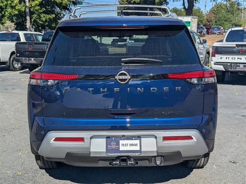 2025 Nissan Pathfinder Platinum