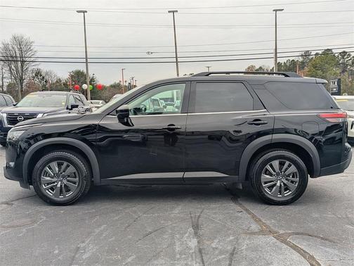 2024 Nissan Pathfinder SV