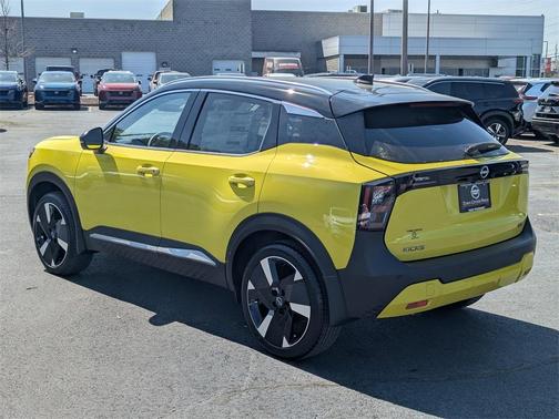 2025 Nissan Kicks SR