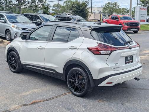 2022 Nissan Kicks SR
