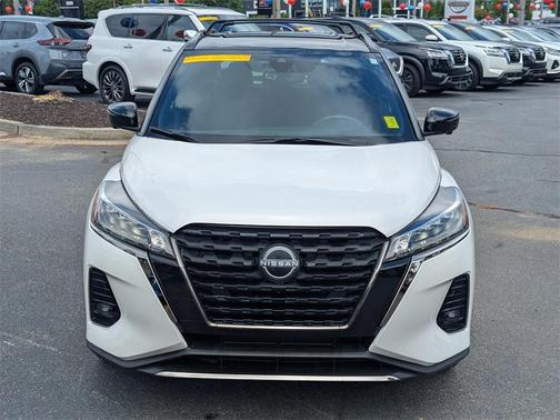 2022 Nissan Kicks SR