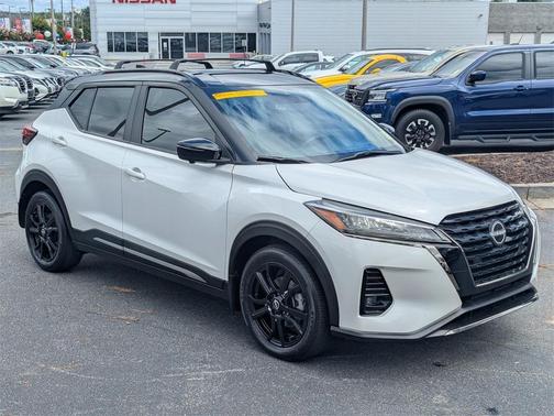 2022 Nissan Kicks SR