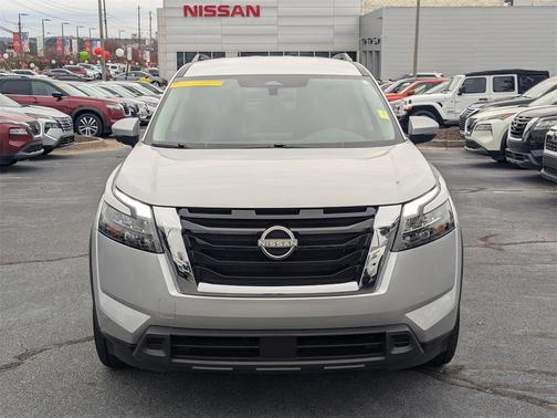 2025 Nissan Pathfinder SV