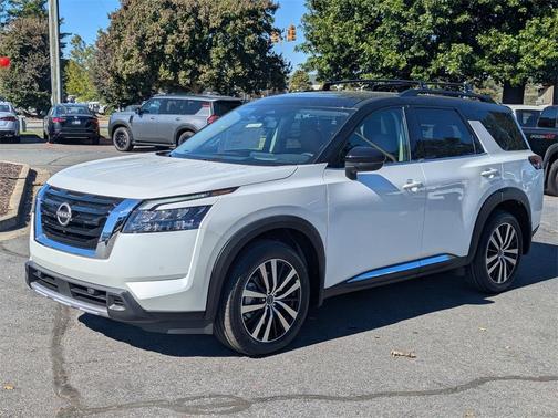2025 Nissan Pathfinder Platinum