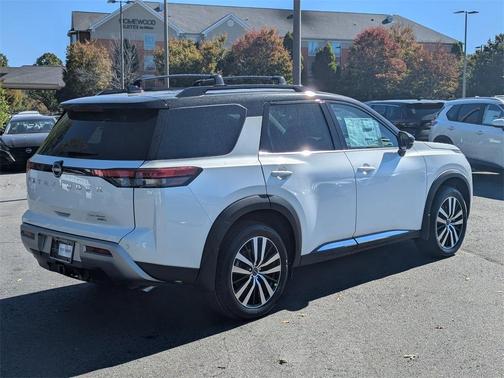 2025 Nissan Pathfinder Platinum