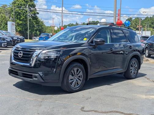 2022 Nissan Pathfinder SV