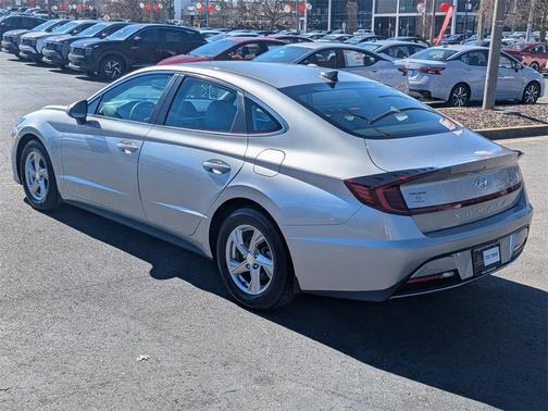 2022 Hyundai SONATA SE