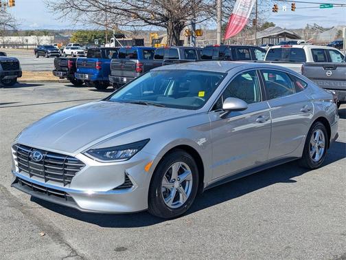 2022 Hyundai SONATA SE