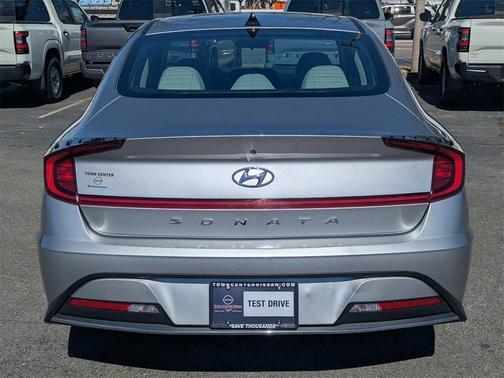 2022 Hyundai SONATA SE