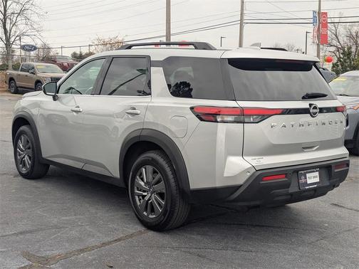 2025 Nissan Pathfinder SV