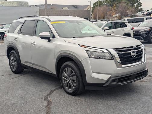 2025 Nissan Pathfinder SV