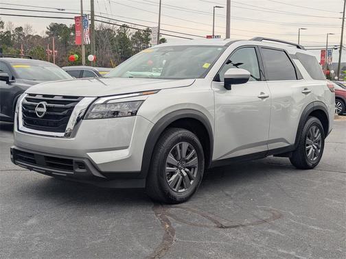 2025 Nissan Pathfinder SV