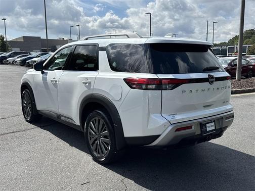 2025 Nissan Pathfinder SL