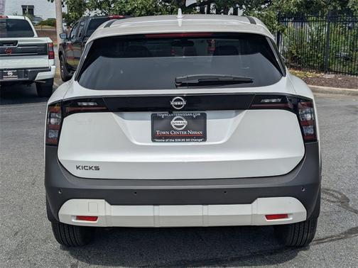 2025 Nissan Kicks SV