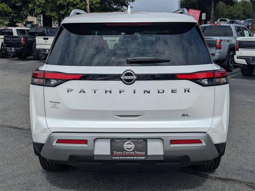 2025 Nissan Pathfinder SL
