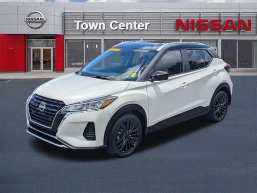 Aspen White/Super Black 2024 Nissan Kicks SV