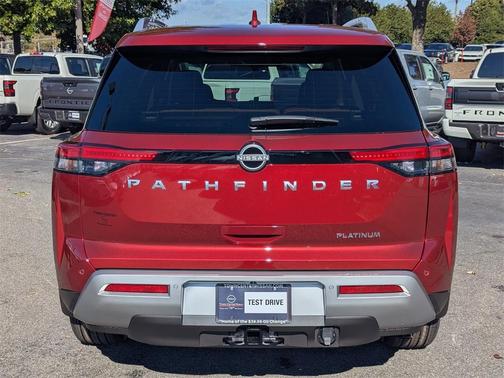 2025 Nissan Pathfinder Platinum