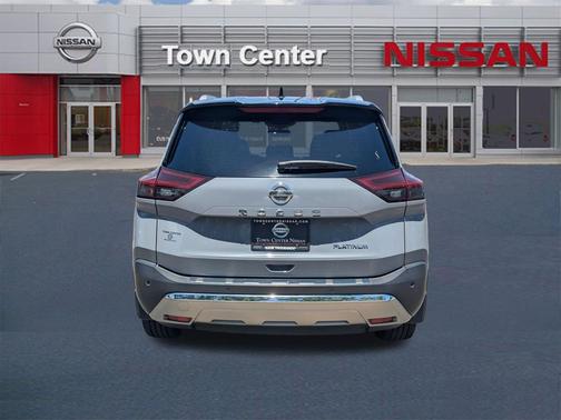 Boulder Gray Pearl/Super Black 2021 Nissan Rogue Platinum