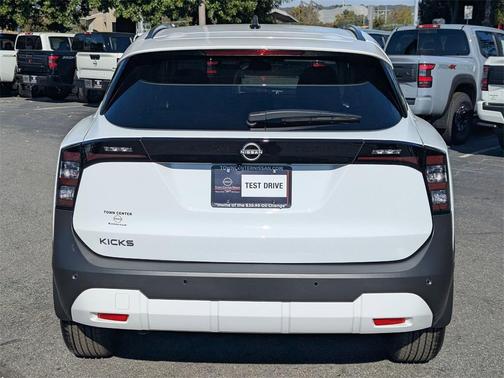 2026 Nissan Kicks SV