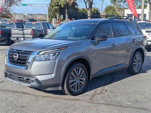 2023 Nissan Pathfinder SL