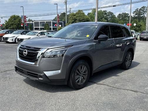 2024 Nissan Pathfinder S
